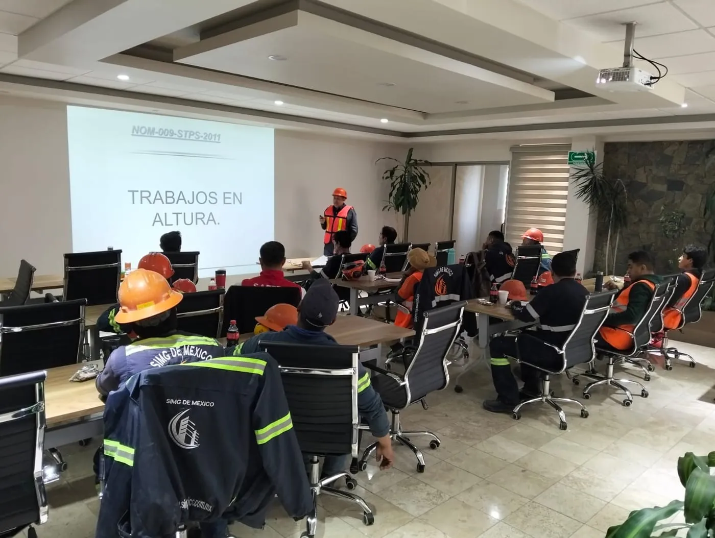 Capacitación en trabajos en altura con equipo de protección